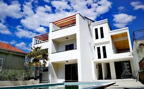 Apartments Star With Pool